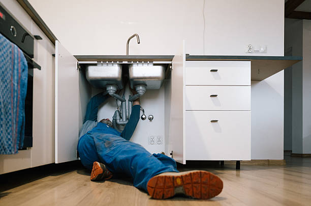 Professional Emergency Plumber technician working in Tuckahoe, VA